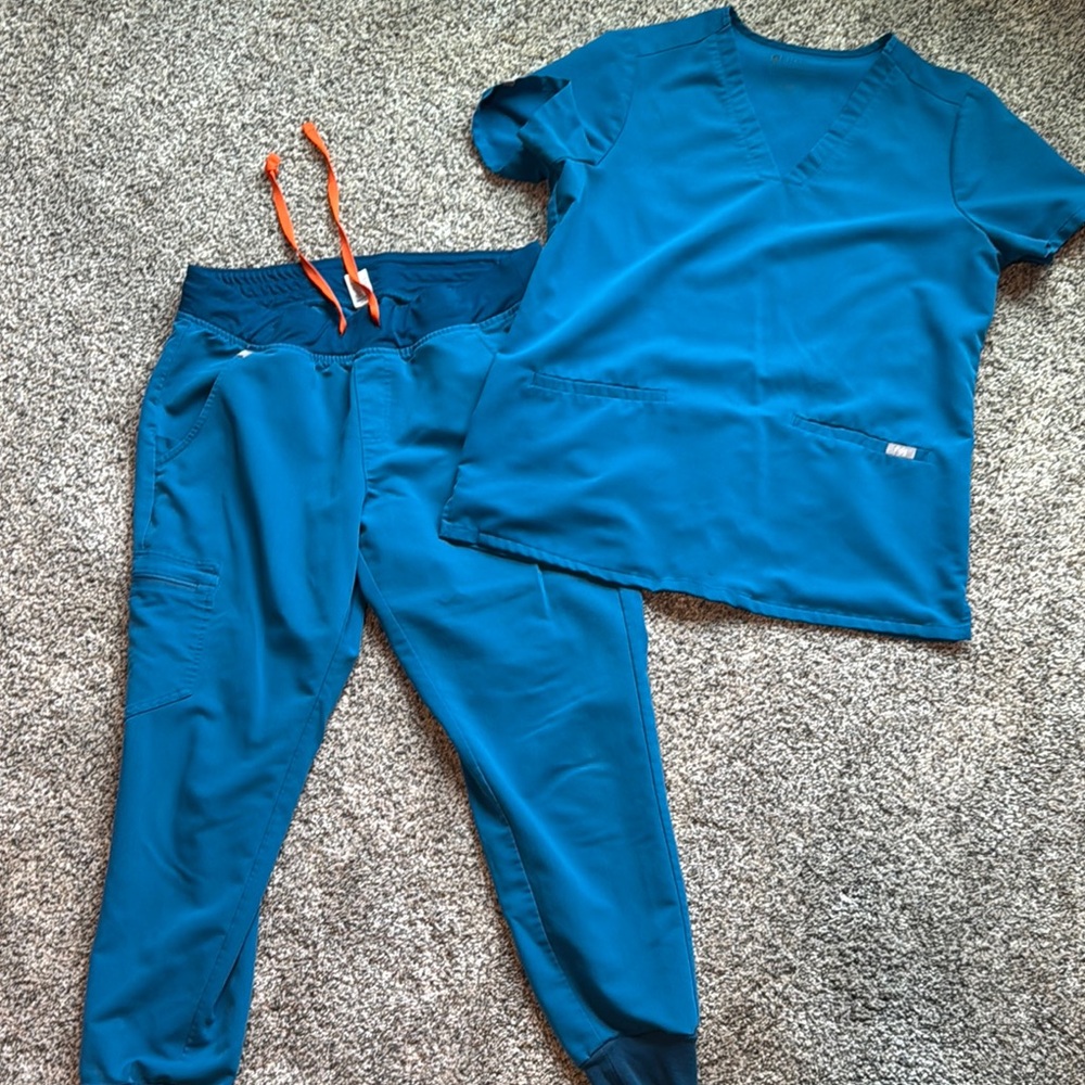 FIGS Blue Scrub Set pants medium petite top medium